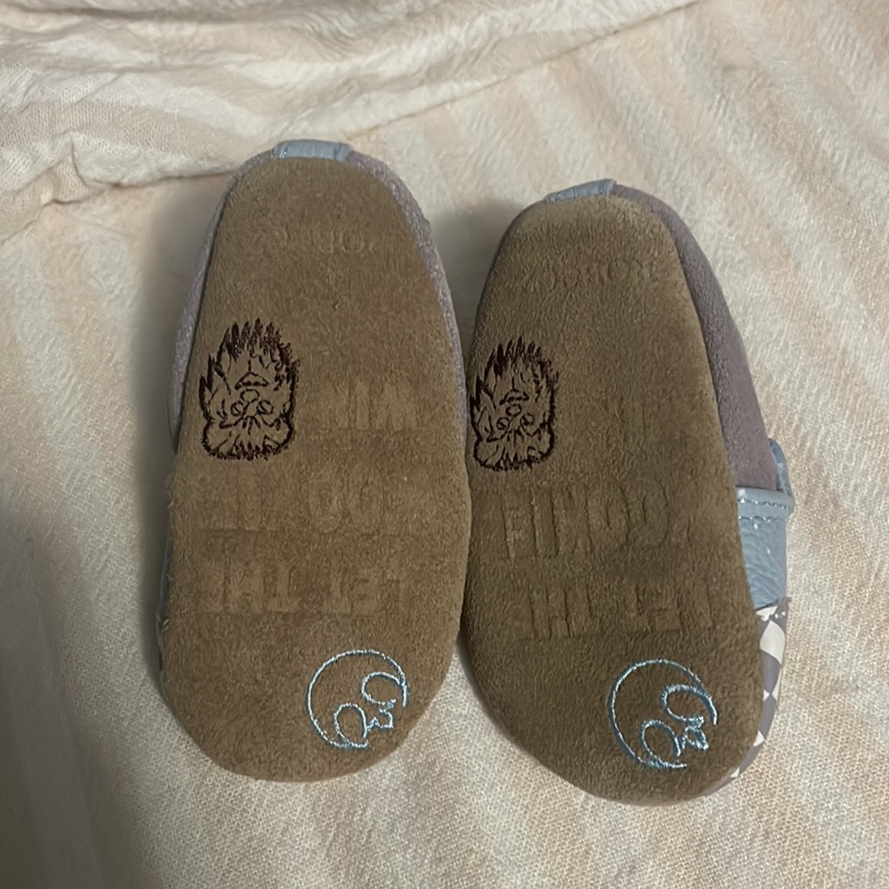 0-6 months Robeez Star Wars Moccasins - Picture 2 of 3